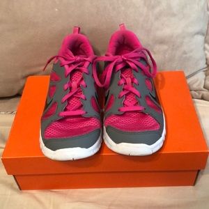 3Y Nike free runs 5.0